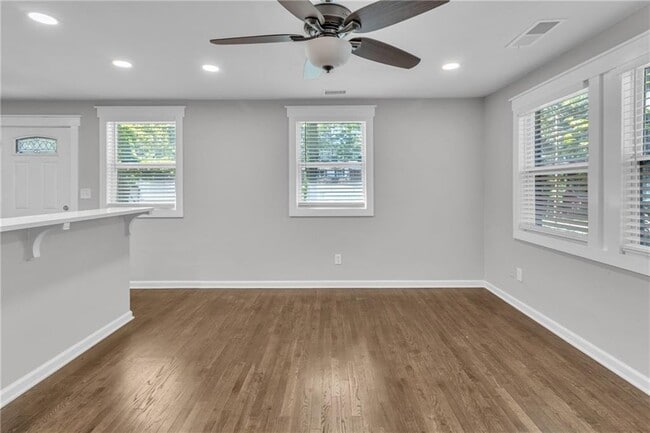 Photo - 359 Belgarde Pl SE