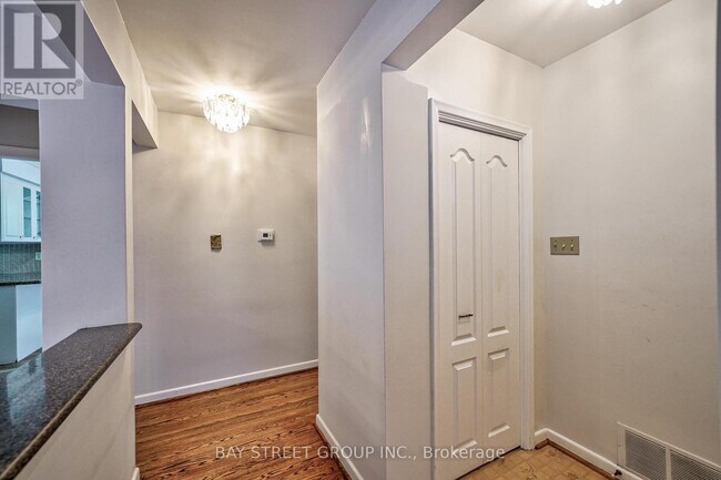 Photo - 35 Camwood Crescent