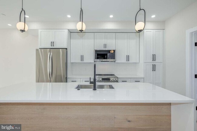 Photo - 722 Kenyon St NW Unit A