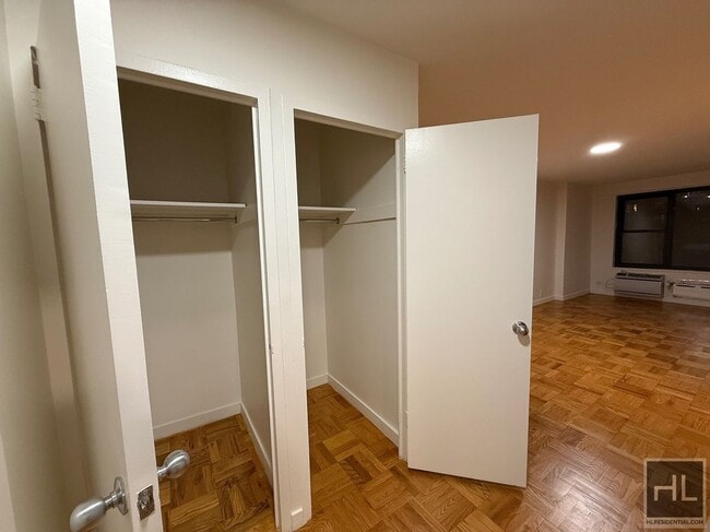 Photo - Fourth Avenue Unidad 12J