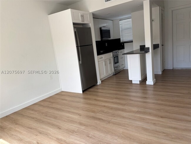 Photo - 1025 SW 6th St Unit 6