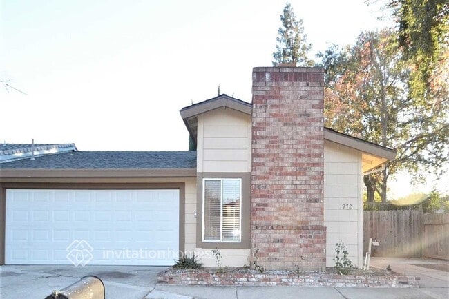 Building Photo - 1972 Las Coches Way