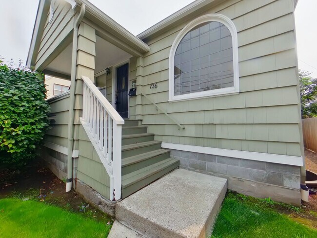 Photo - Large Classic Campus Home