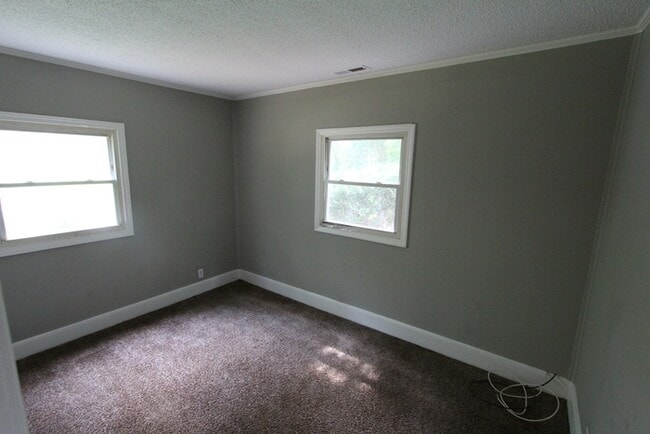 Photo - 725 Lucas St