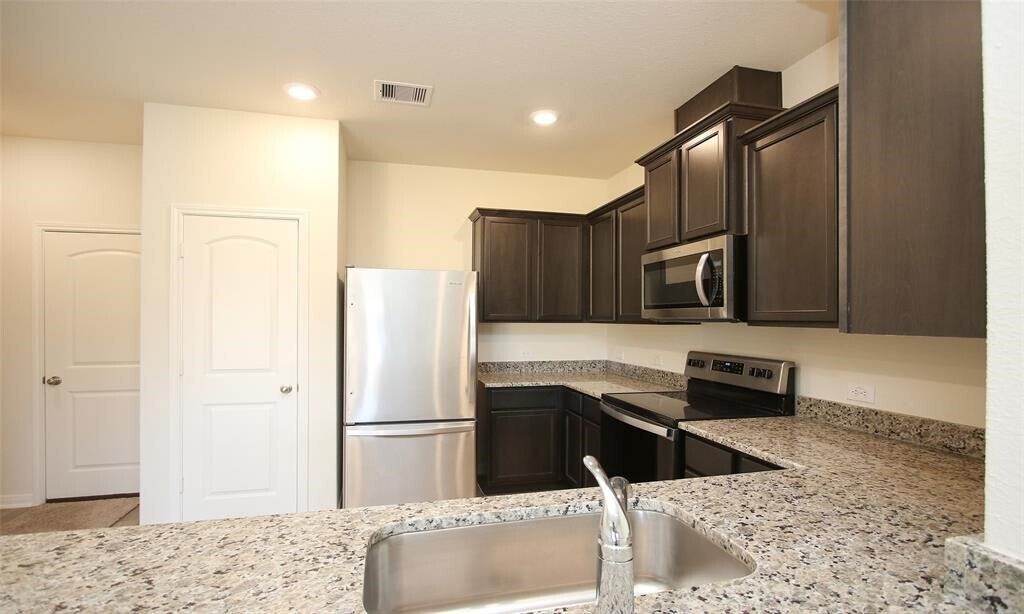 Photo - 545 Bains St