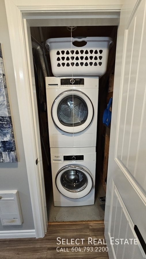 Photo - 5741 Shawnigan Dr Unit B