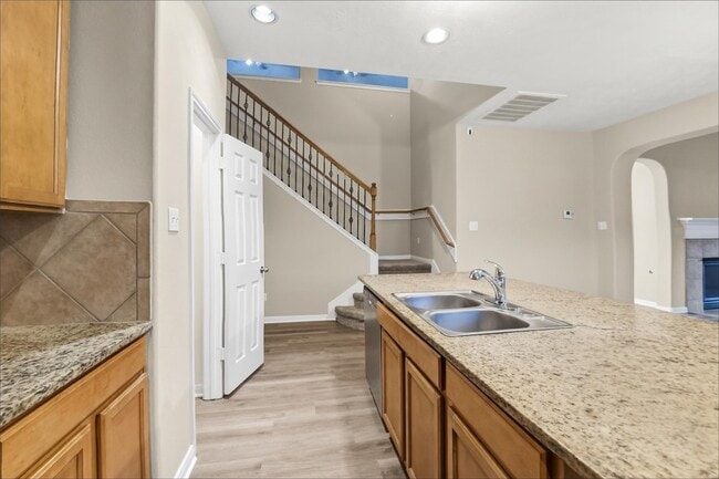 3007 Valiant Elm St