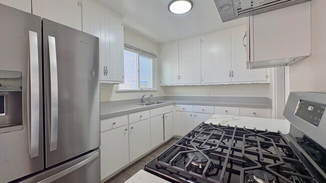 Photo - 4134  1/2 Manhattan Beach Blvd Unidad 4134
