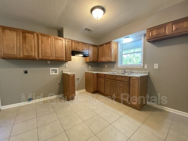 Photo - 909 Calvin Rd