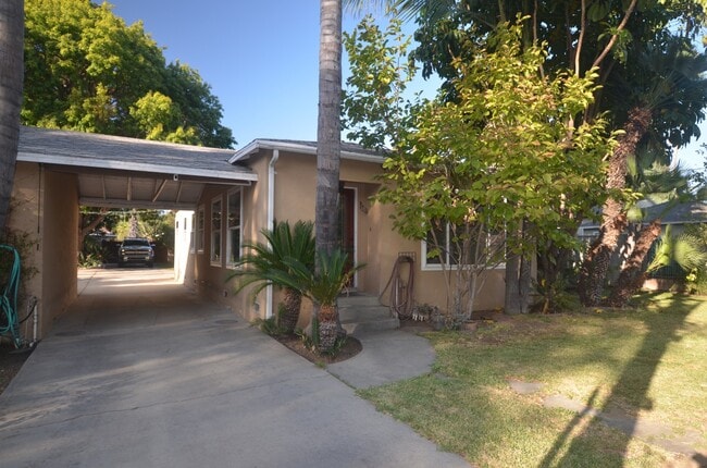 Photo - 19201 Strathern St