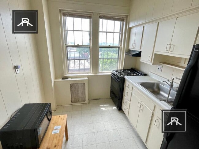 Building Photo - 1 bedroom in Brighton MA 02135 Unit 27 Rental