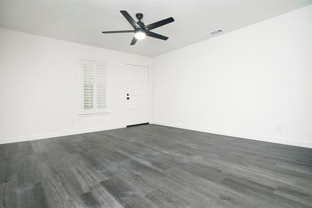Photo - 305 College St