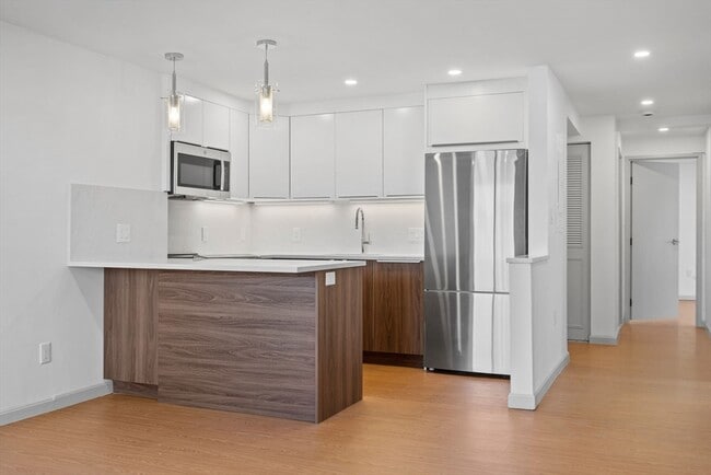 Photo - 1243 Beacon St Unit 5