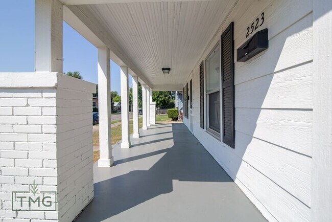 Photo - Spacious 2 Bed + Flex Space – Perfect Room...