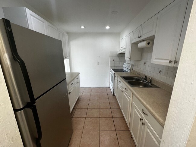 Photo - 1157 S Loop Blvd