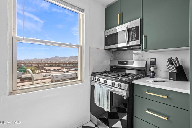 Photo - 618 1/2 Stewart Ct