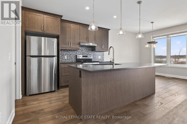 Photo - 3951 Mitchell Cres