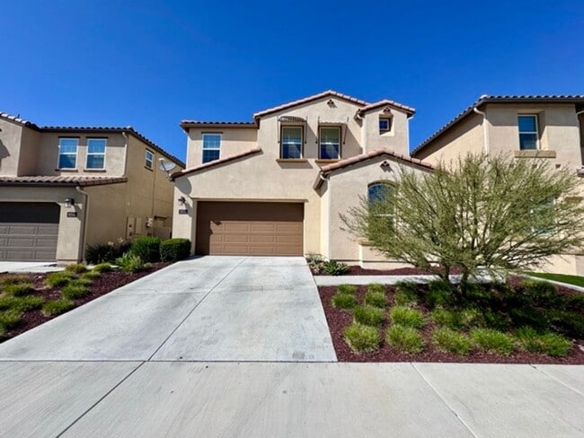 Photo - Elegant 4 Bedroom, 4.5 Bathroom Home with ...