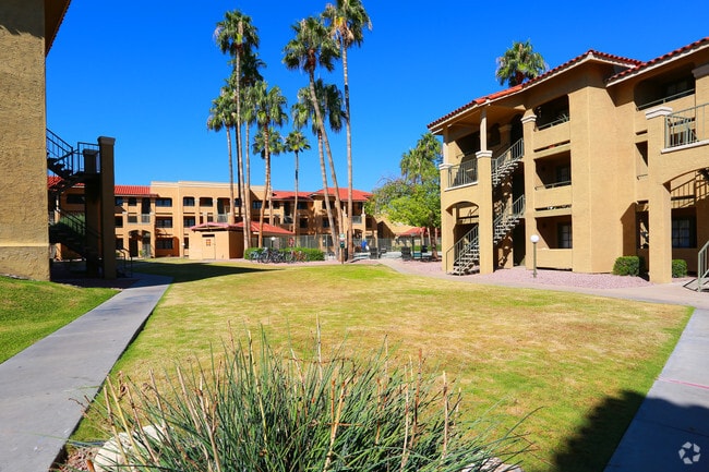 Courtyard - Zona Rio