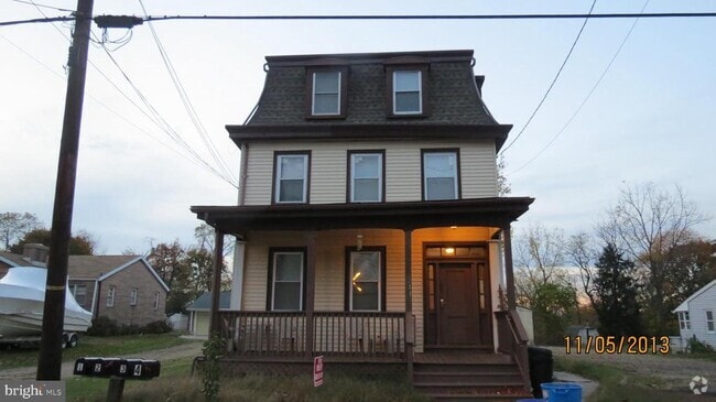 Building Photo - 211 Front St Rental