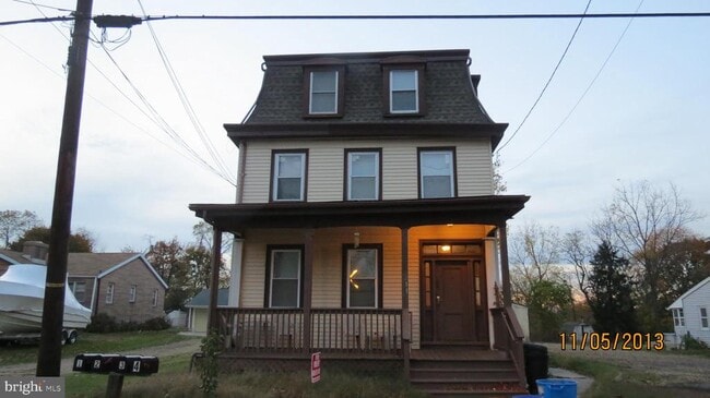 Photo - 211 Front St House