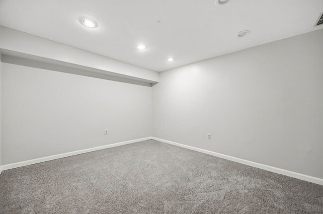 Photo - 3033 Jamestown Dr