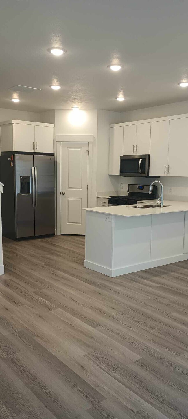 1246 W 1820 S