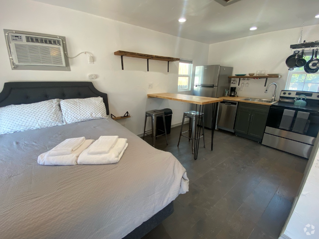 Building Photo - 1934 Parallel St Unit B Rental