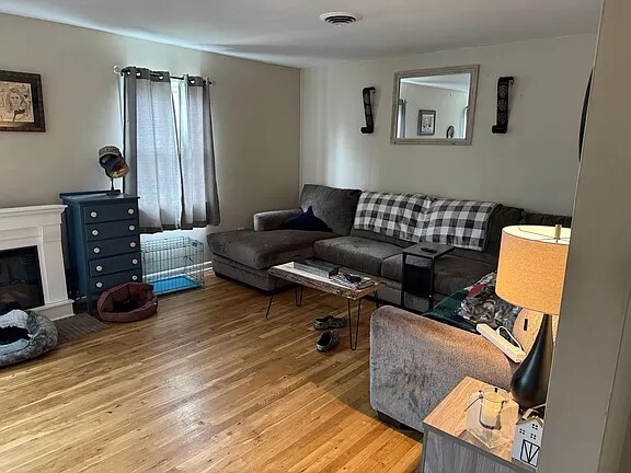 Photo - 809 Route 25A