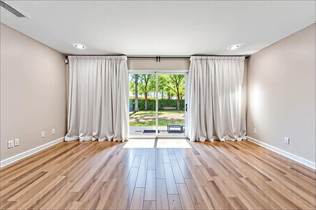 Photo - 907 Chiswick Dr