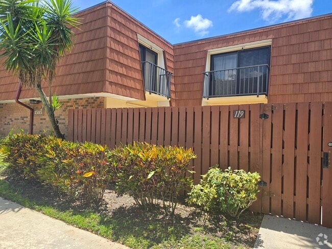 Building Photo - 1505 Augusta Cir Rental