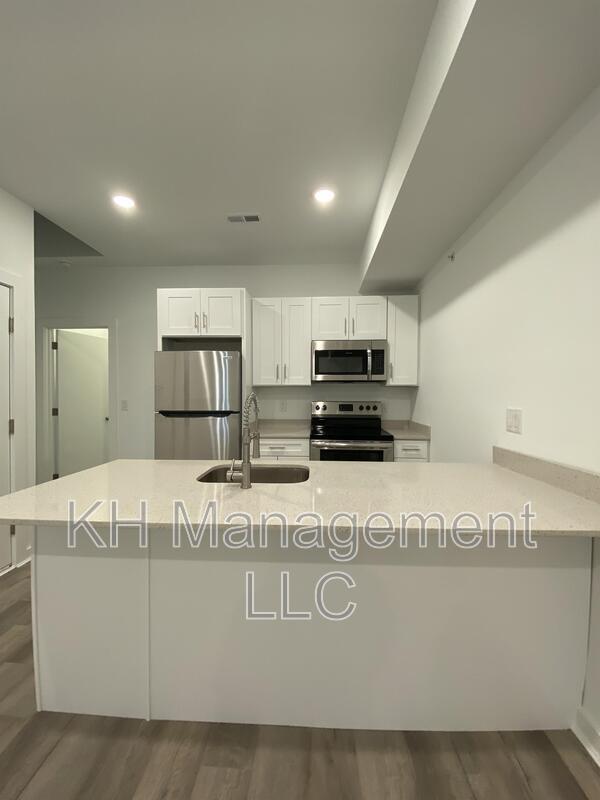 Building Photo - 667 N 52nd St Unit 3 Rental