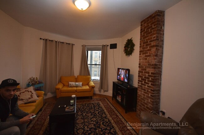 Photo - 878 Huntington Ave Unidad 2