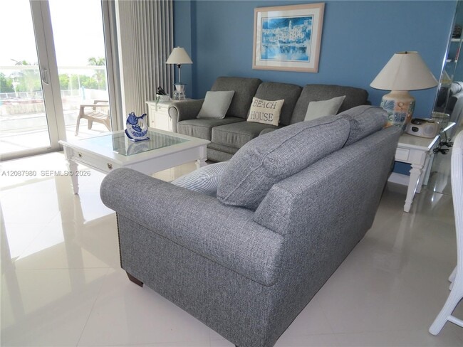 5701 Collins Ave Unit 304