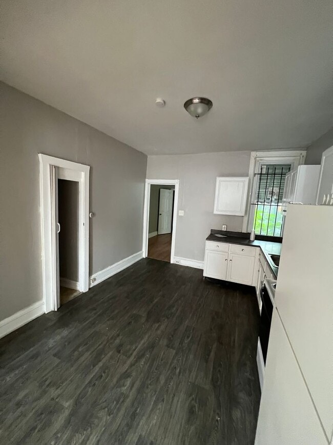 Building Photo - 3218 H St Unit 1st Floor