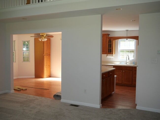 Building Photo - Smithfiled 3 bedroom home with 2 baths