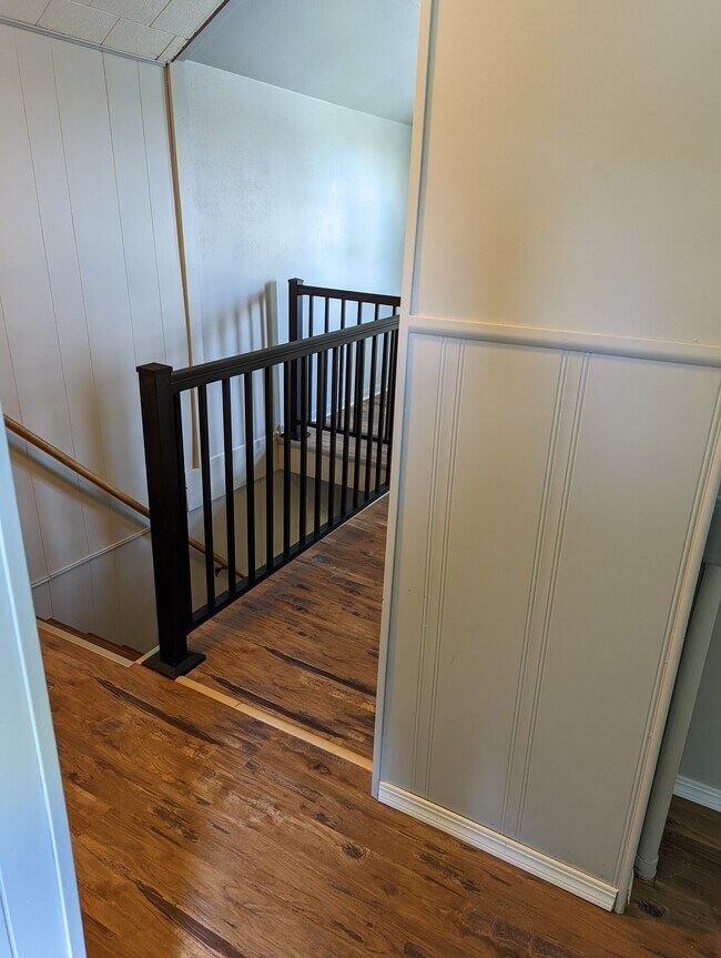 Top of stairs - 515 Wabasha Ave Casa Unidad 2