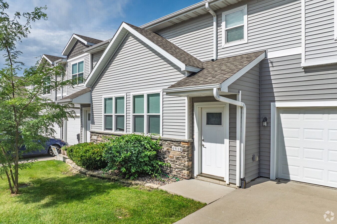 Entrance - Ledgestone Townhomes