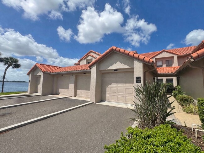 Building Photo - Winterset Condo with Gorgeous Sunset Views!