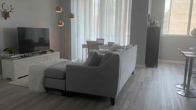 Photo - 244 Biscayne Blvd Unidad 608