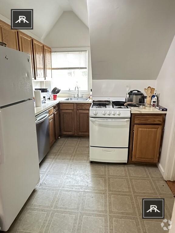 Building Photo - 4 bedroom in Brighton MA 02135 Unit 2 Rental