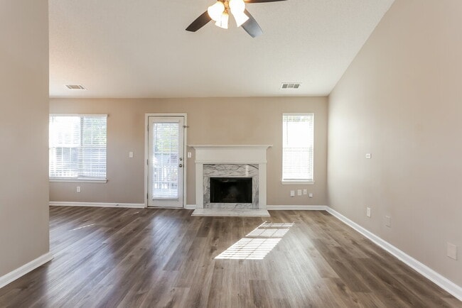 Photo - 214 Stallion Trail