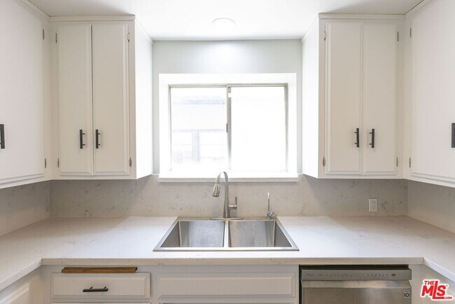 Photo - 2547 Canyon Dr