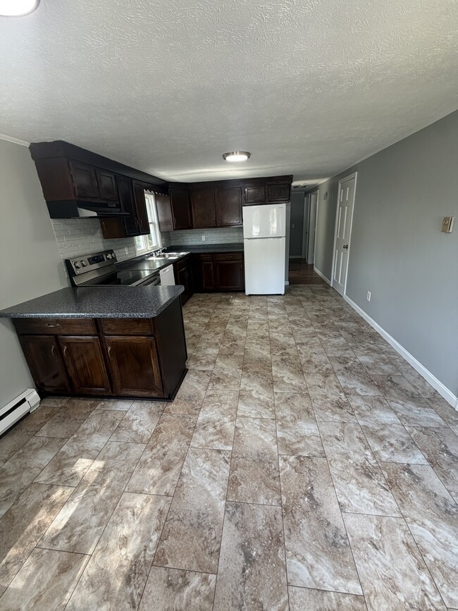 Photo - 25 White Pine Ave