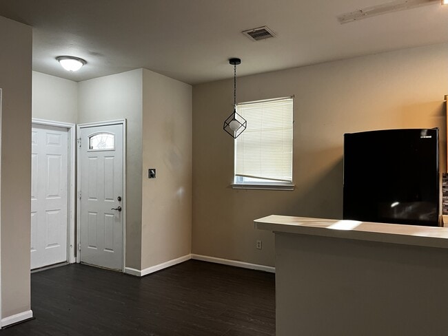 Building Photo - 11807 Chetman Dr Unit B