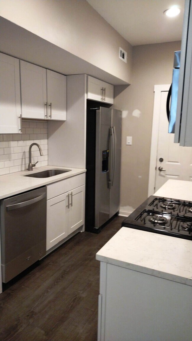 Photo - 1737 W Wallen Ave Apartments Unit 1