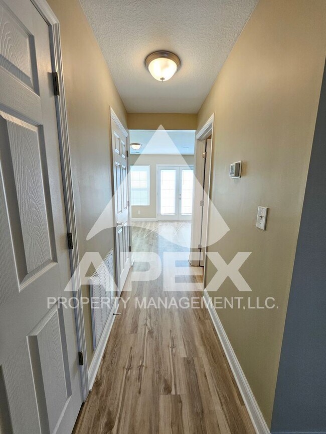 Photo - AVALON TOWNHOMES – LIKE NEW - 2 Bd/2.5 Ba Townhome off Topside Road with convenient access to Mar...