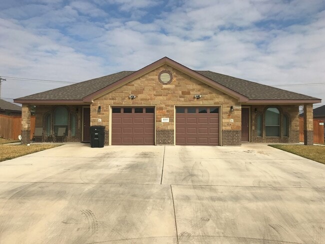Beautiful 3 Bedroom, 2 Bath Duplex Near Cl... - Beautiful 3 Bedroom, 2 Bath Duplex Near Cl... Casa Adosada