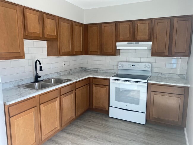 Building Photo - 103 lasalle st Unit 1