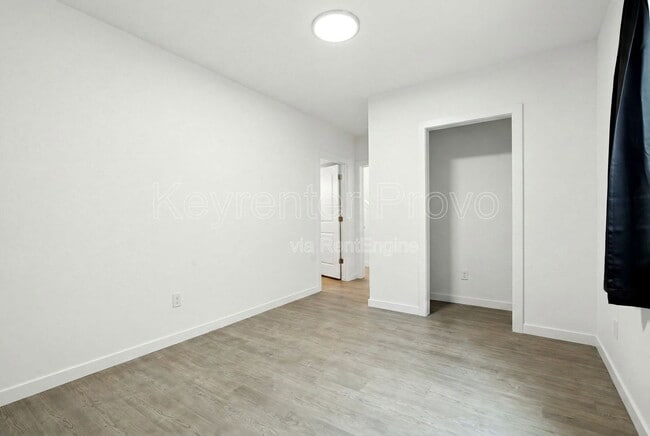 Photo - 371 E Levengrove Dr